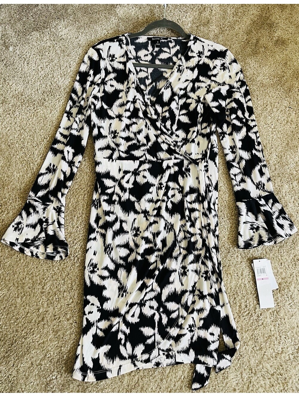 Suite 7 Women’s Size 6 Black & White Wrap Style Dress With Bell Cuffs NWT